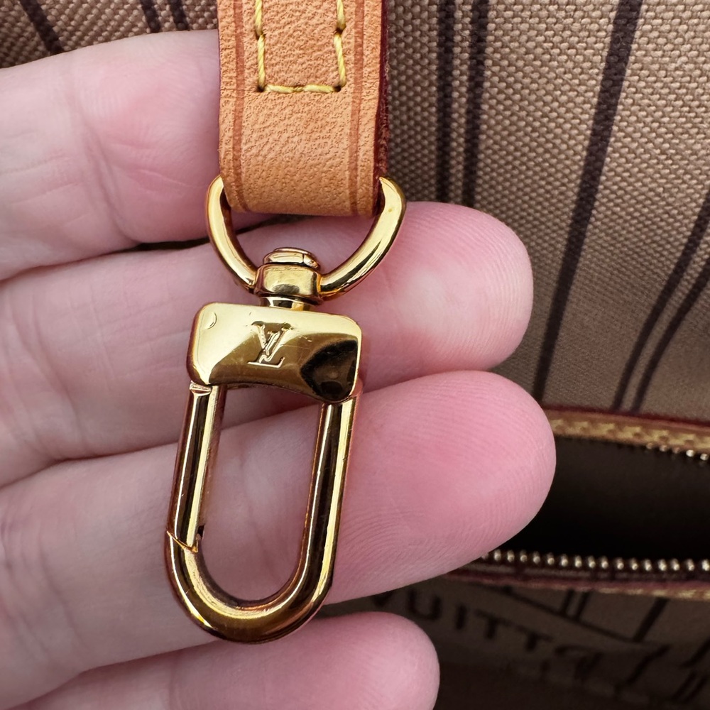Louis Vuitton Monogram Neverfull MM - Picture 9 of 15